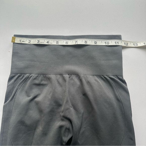 Halara Women's Gray Booty Scruching Cropped Leggings, NWOT - Picture 3 of 7